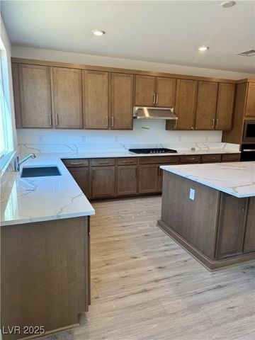 10237 Dawnville Walk Street, Las Vegas, NV 89141