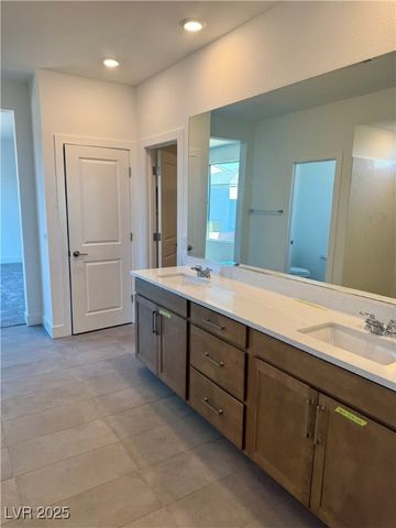 10237 Dawnville Walk Street, Las Vegas, NV 89141