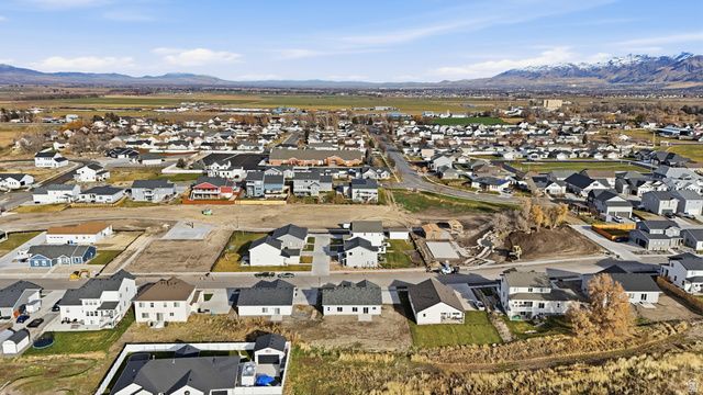 697 W 20 N, Hyrum, UT 84319