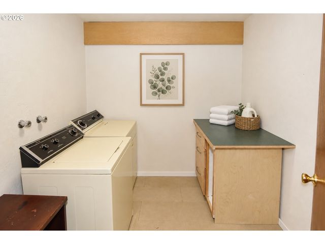 2630 ELINOR St, Eugene, OR 97403