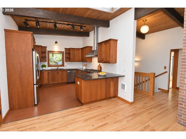 2630 ELINOR St, Eugene, OR 97403