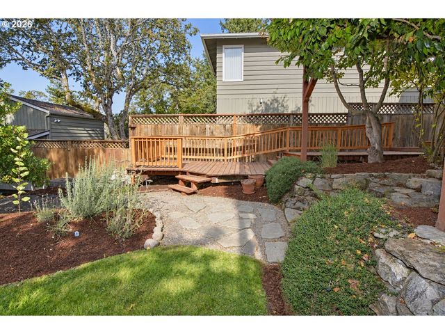 2630 ELINOR St, Eugene, OR 97403