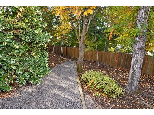 2630 ELINOR St, Eugene, OR 97403