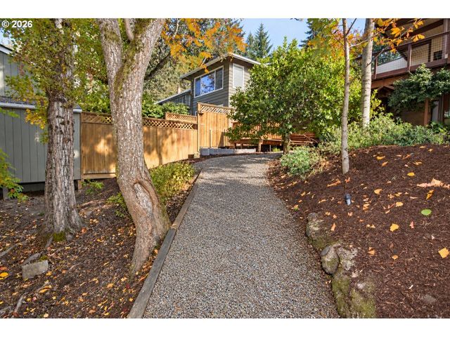 2630 ELINOR St, Eugene, OR 97403
