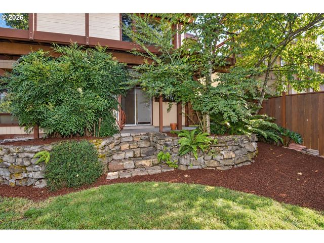 2630 ELINOR St, Eugene, OR 97403