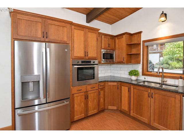 2630 ELINOR St, Eugene, OR 97403