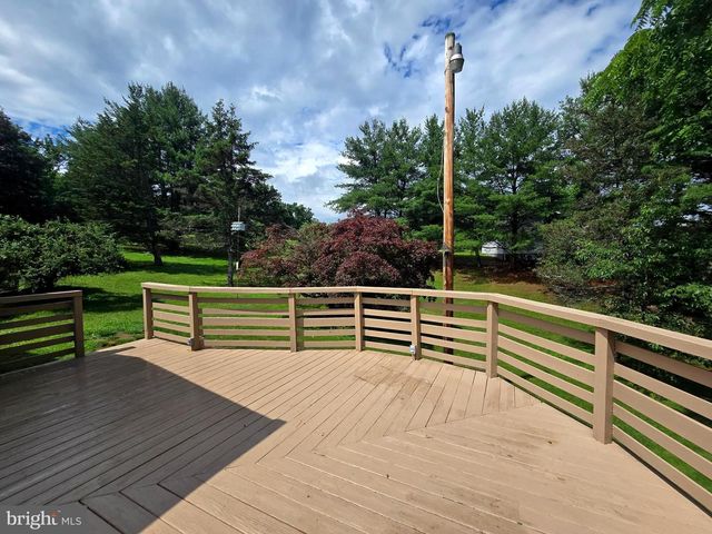 107 SPRING VALLEY DR, Berkeley Springs, WV 25411