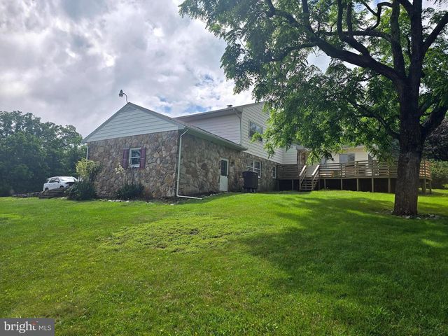 107 SPRING VALLEY DR, Berkeley Springs, WV 25411