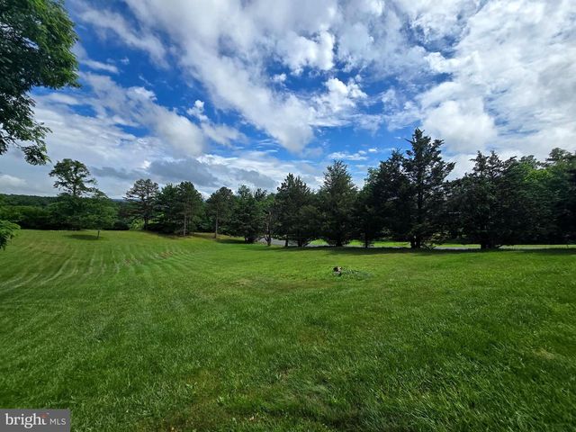 107 SPRING VALLEY DR, Berkeley Springs, WV 25411