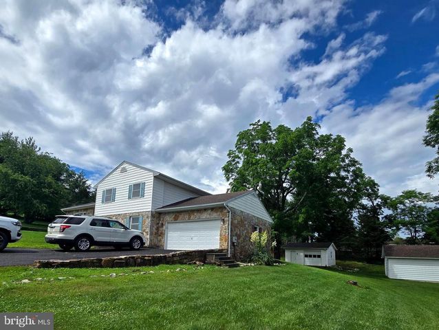 107 SPRING VALLEY DR, Berkeley Springs, WV 25411