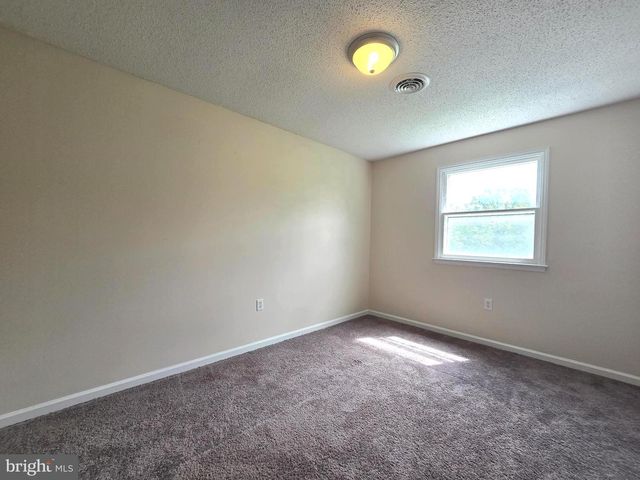 107 SPRING VALLEY DR, Berkeley Springs, WV 25411