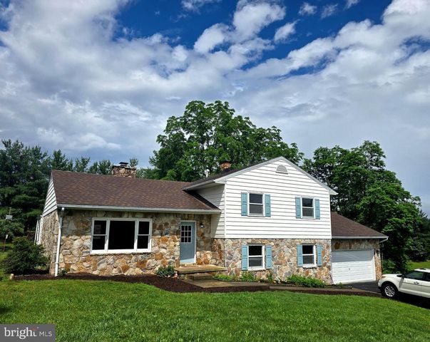 107 SPRING VALLEY DR, Berkeley Springs, WV 25411