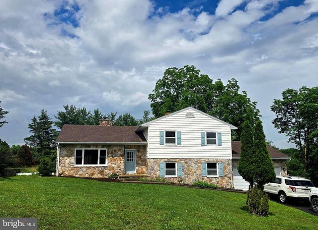 107 SPRING VALLEY DR, Berkeley Springs, WV 25411