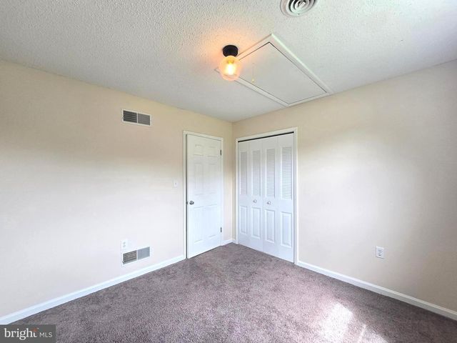 107 SPRING VALLEY DR, Berkeley Springs, WV 25411