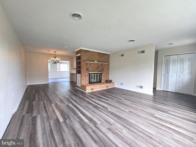 107 SPRING VALLEY DR, Berkeley Springs, WV 25411