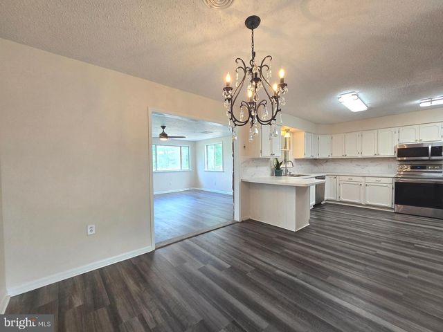 107 SPRING VALLEY DR, Berkeley Springs, WV 25411