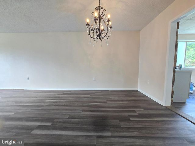 107 SPRING VALLEY DR, Berkeley Springs, WV 25411