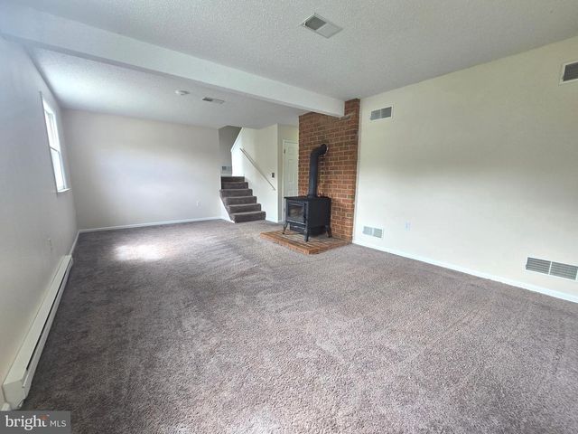 107 SPRING VALLEY DR, Berkeley Springs, WV 25411