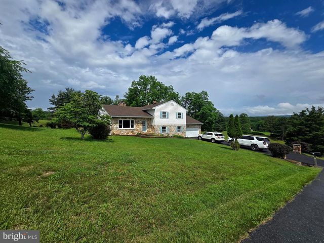107 SPRING VALLEY DR, Berkeley Springs, WV 25411