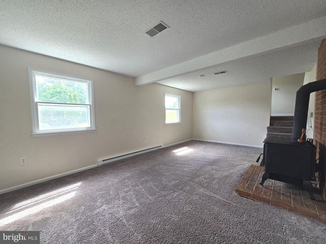 107 SPRING VALLEY DR, Berkeley Springs, WV 25411