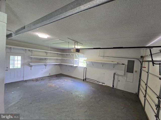 107 SPRING VALLEY DR, Berkeley Springs, WV 25411