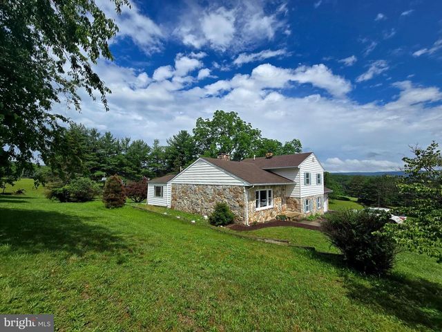 107 SPRING VALLEY DR, Berkeley Springs, WV 25411