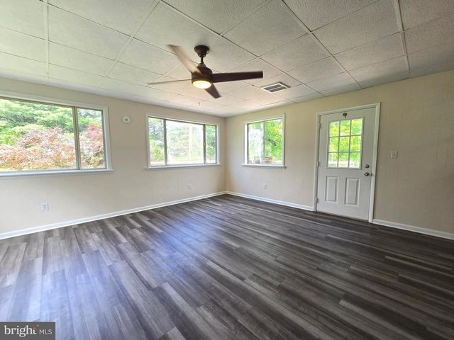 107 SPRING VALLEY DR, Berkeley Springs, WV 25411