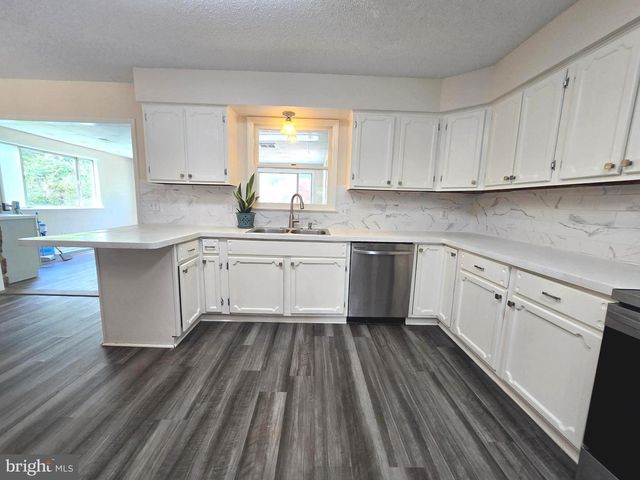 107 SPRING VALLEY DR, Berkeley Springs, WV 25411