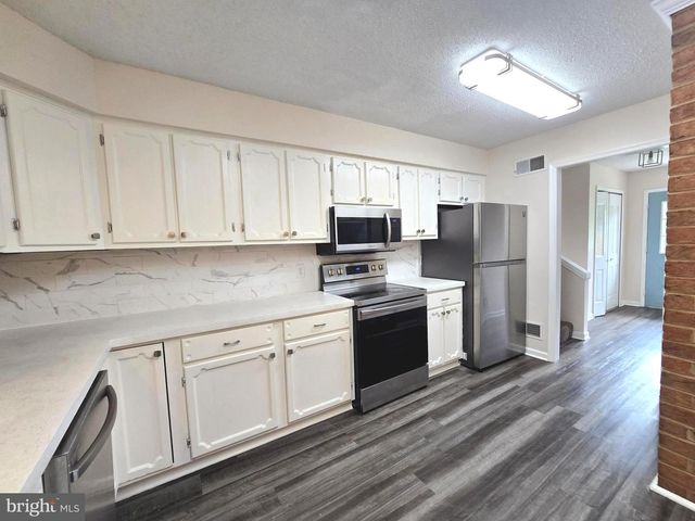107 SPRING VALLEY DR, Berkeley Springs, WV 25411
