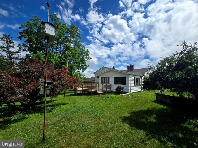 107 SPRING VALLEY DR, Berkeley Springs, WV 25411