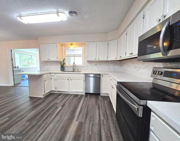 107 SPRING VALLEY DR, Berkeley Springs, WV 25411
