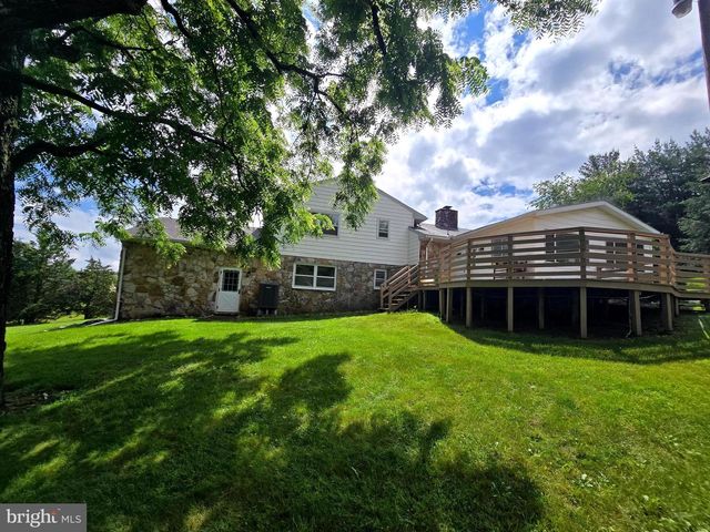 107 SPRING VALLEY DR, Berkeley Springs, WV 25411