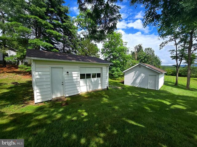 107 SPRING VALLEY DR, Berkeley Springs, WV 25411