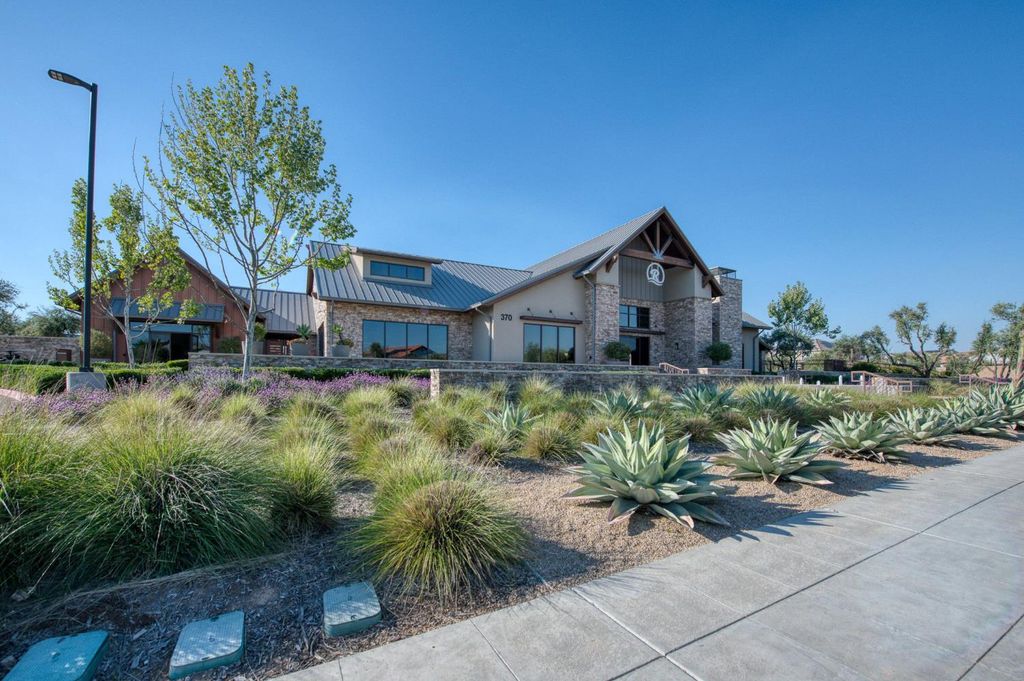 Image 15 of property listing at 1275 Traverse Drive S, Madera, CA 93636