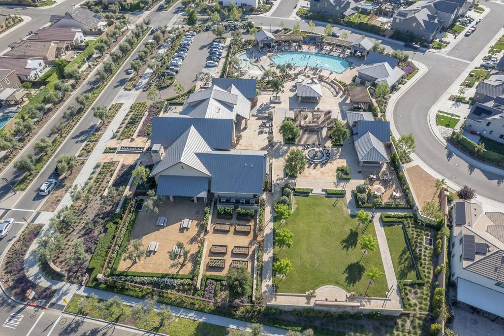 Image 16 of property listing at 1275 Traverse Drive S, Madera, CA 93636