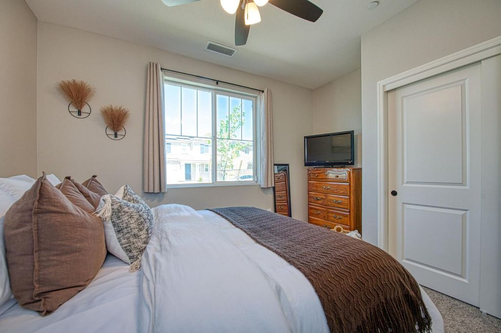 Image 23 of property listing at 1275 Traverse Drive S, Madera, CA 93636