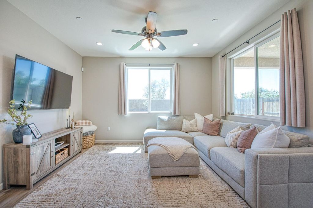 Image 25 of property listing at 1275 Traverse Drive S, Madera, CA 93636