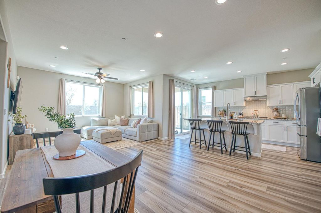 Image 3 of property listing at 1275 Traverse Drive S, Madera, CA 93636