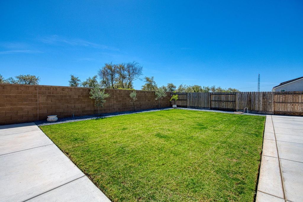 Image 39 of property listing at 1275 Traverse Drive S, Madera, CA 93636
