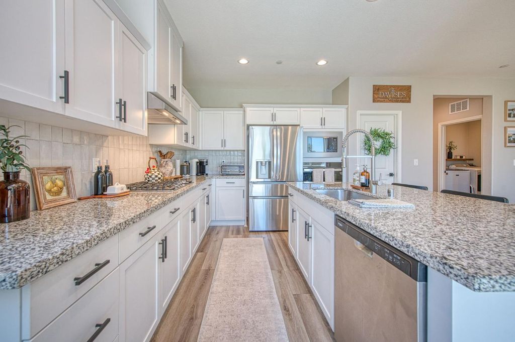 Image 4 of property listing at 1275 Traverse Drive S, Madera, CA 93636