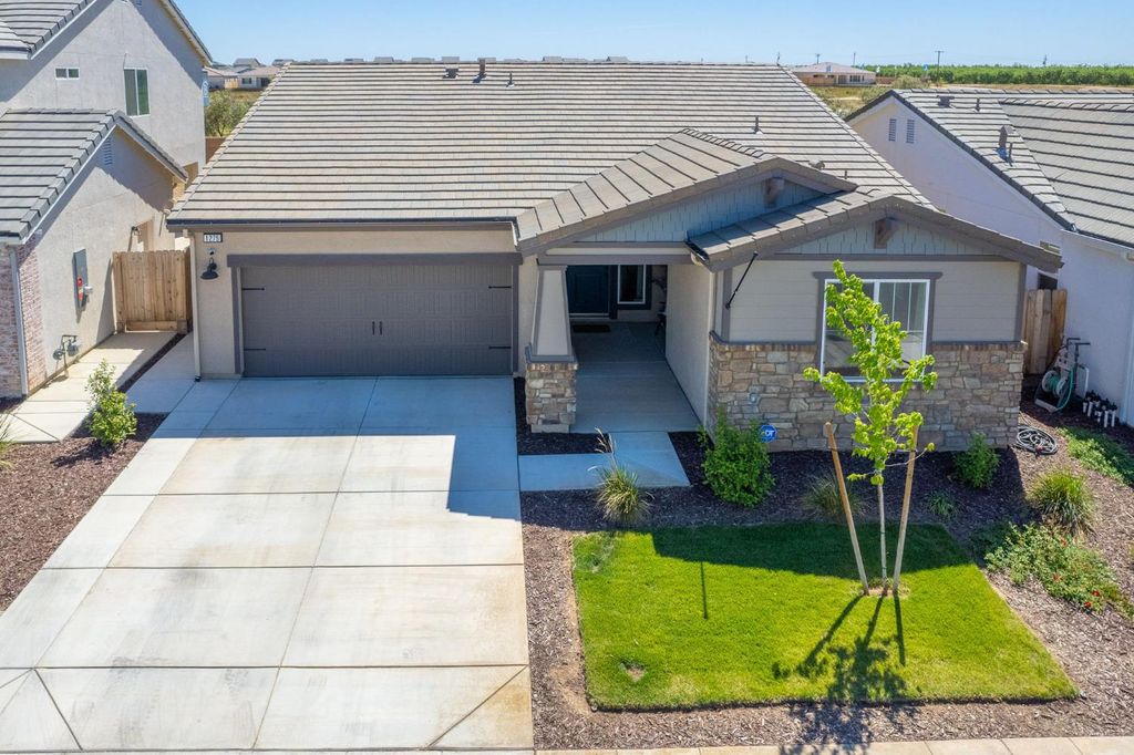 Image 42 of property listing at 1275 Traverse Drive S, Madera, CA 93636