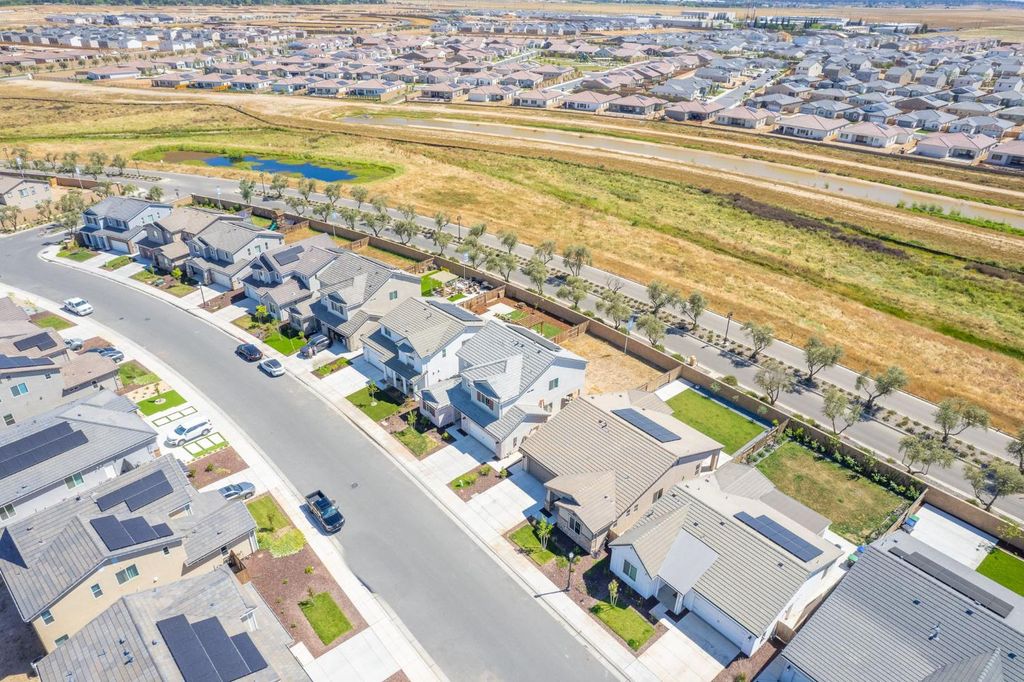 Image 46 of property listing at 1275 Traverse Drive S, Madera, CA 93636