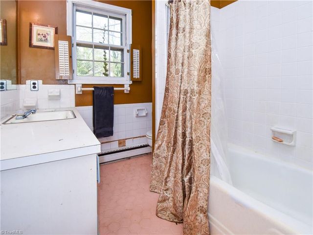 1420 Waybridge Lane, Winston-salem, NC 27103