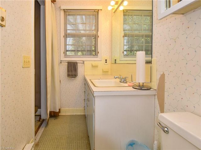 1420 Waybridge Lane, Winston-salem, NC 27103