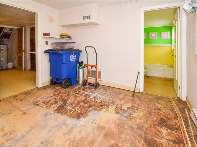 1420 Waybridge Lane, Winston-salem, NC 27103