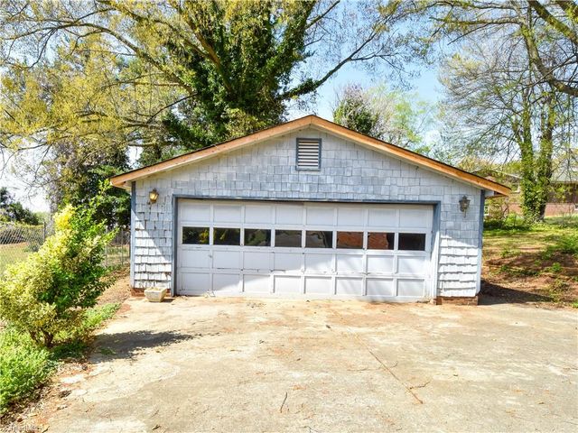 1420 Waybridge Lane, Winston-salem, NC 27103