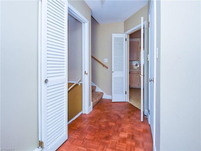 1420 Waybridge Lane, Winston-salem, NC 27103