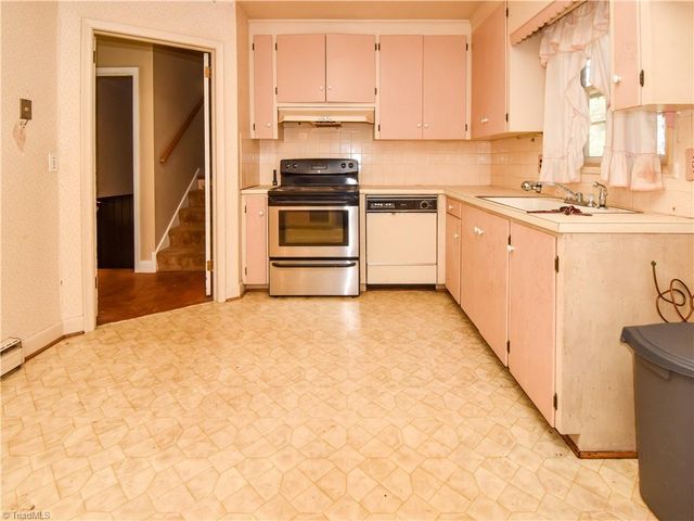 1420 Waybridge Lane, Winston-salem, NC 27103