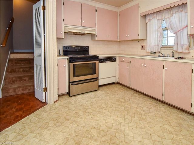 1420 Waybridge Lane, Winston-salem, NC 27103