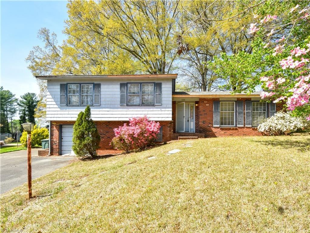 1420 Waybridge Lane, Winston-salem, NC 27103